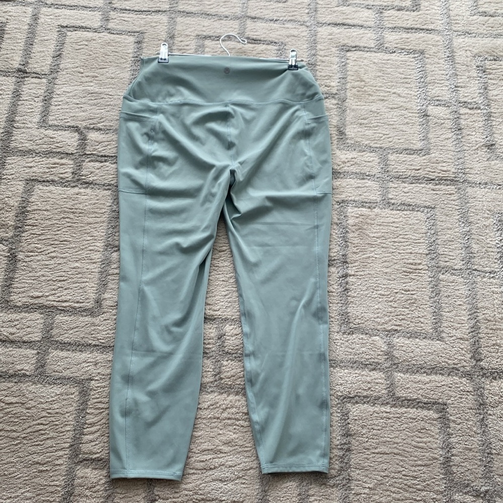 RBX pastel sage green crop leggings with side pockets size XL NWOT - Picture 9 of 11